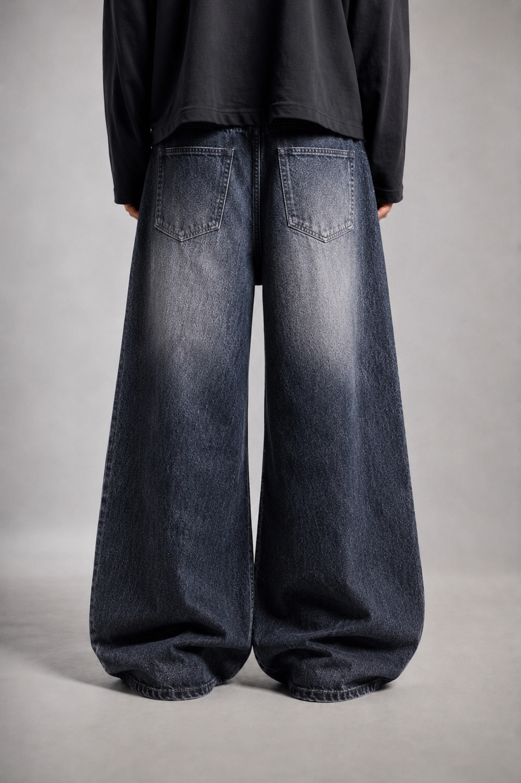 BLACKOUT WASH DENIM